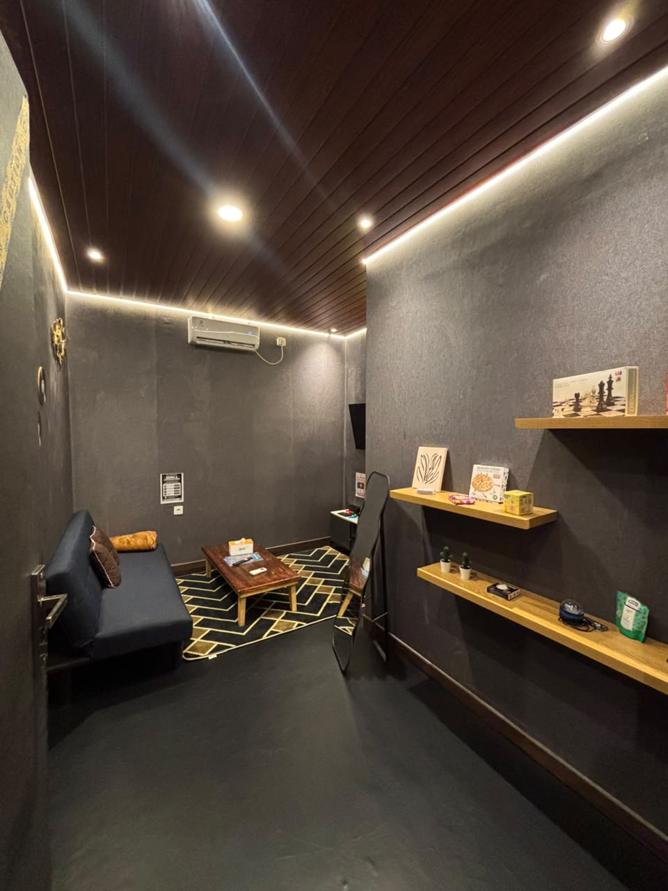 BUNKER ROOM 02